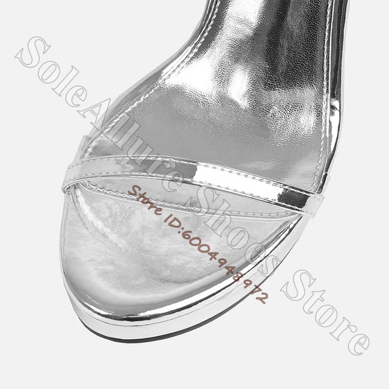 Zilveren metallic cut-out wedg - Metallic Heel Sandal recensie en prijs
